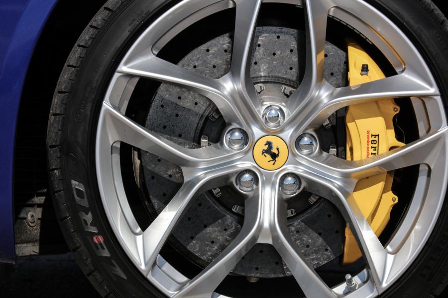 Колеса Ferrari GTC4Lusso T 2016 года  (фото 31 из 37)